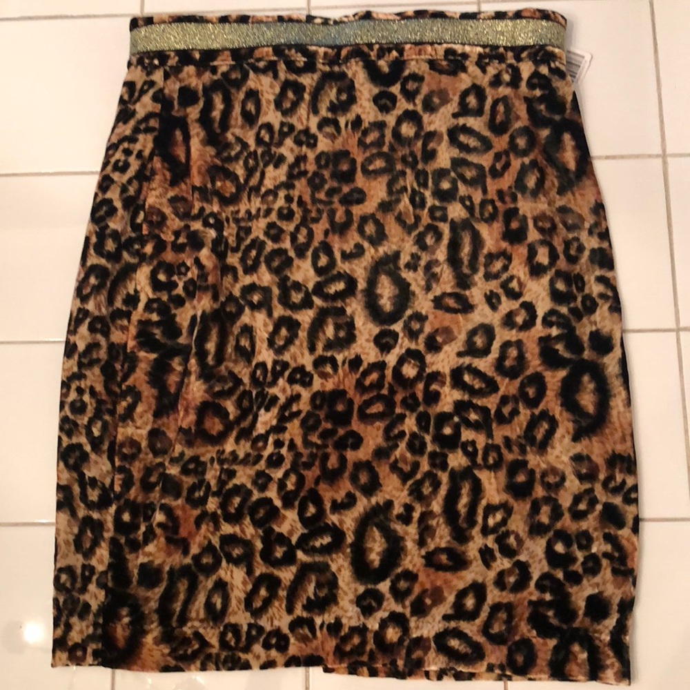 Forever 21 leopard velvet skirt